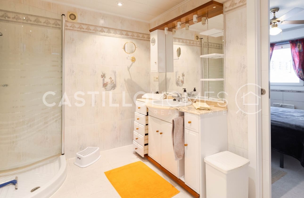 4 bedroom Villa for sale in Torrevieja with pool - € 545,000 (Ref: 9795116)