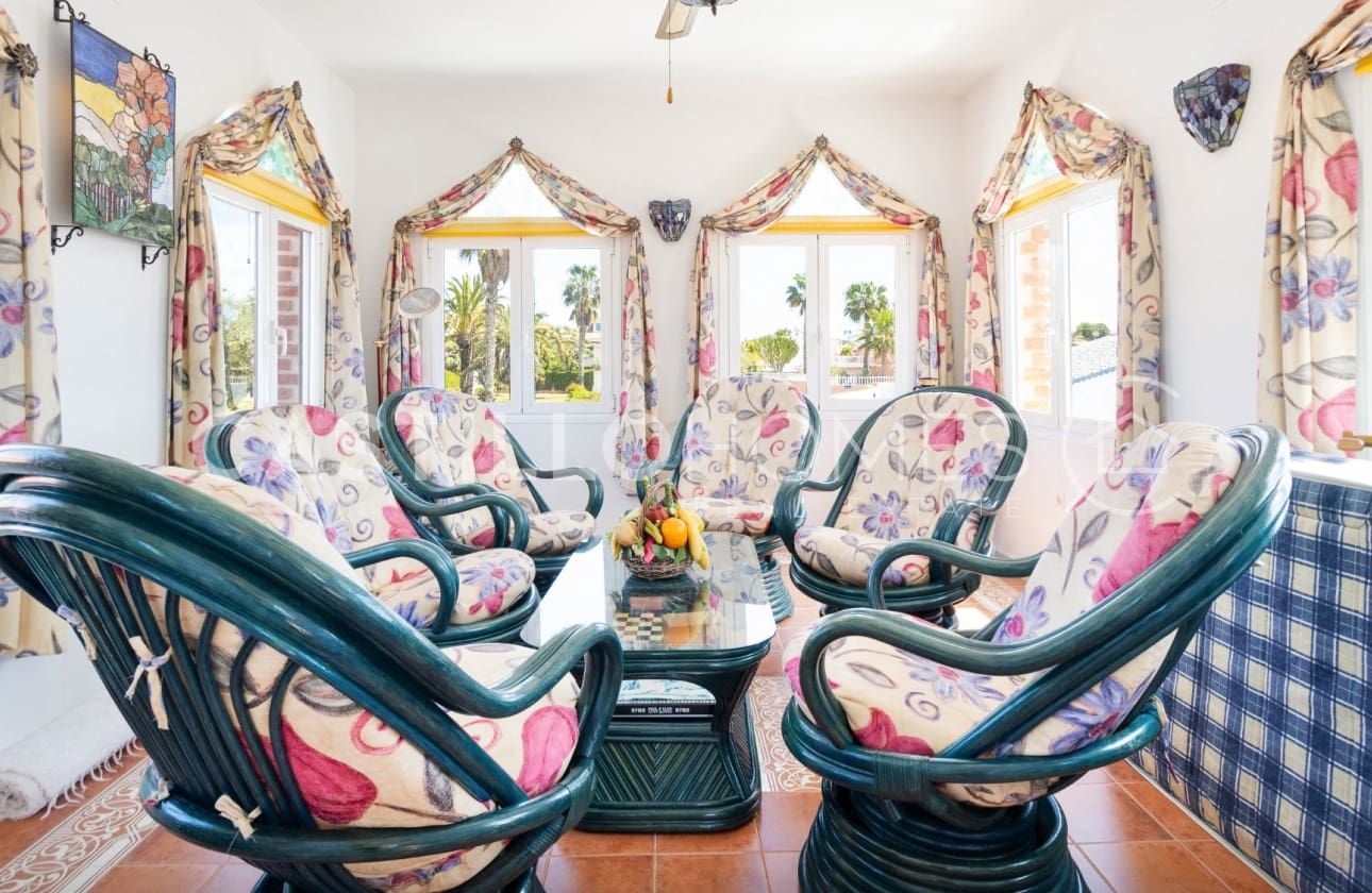 4 bedroom Villa for sale in Torrevieja with pool - € 545,000 (Ref: 9795116)