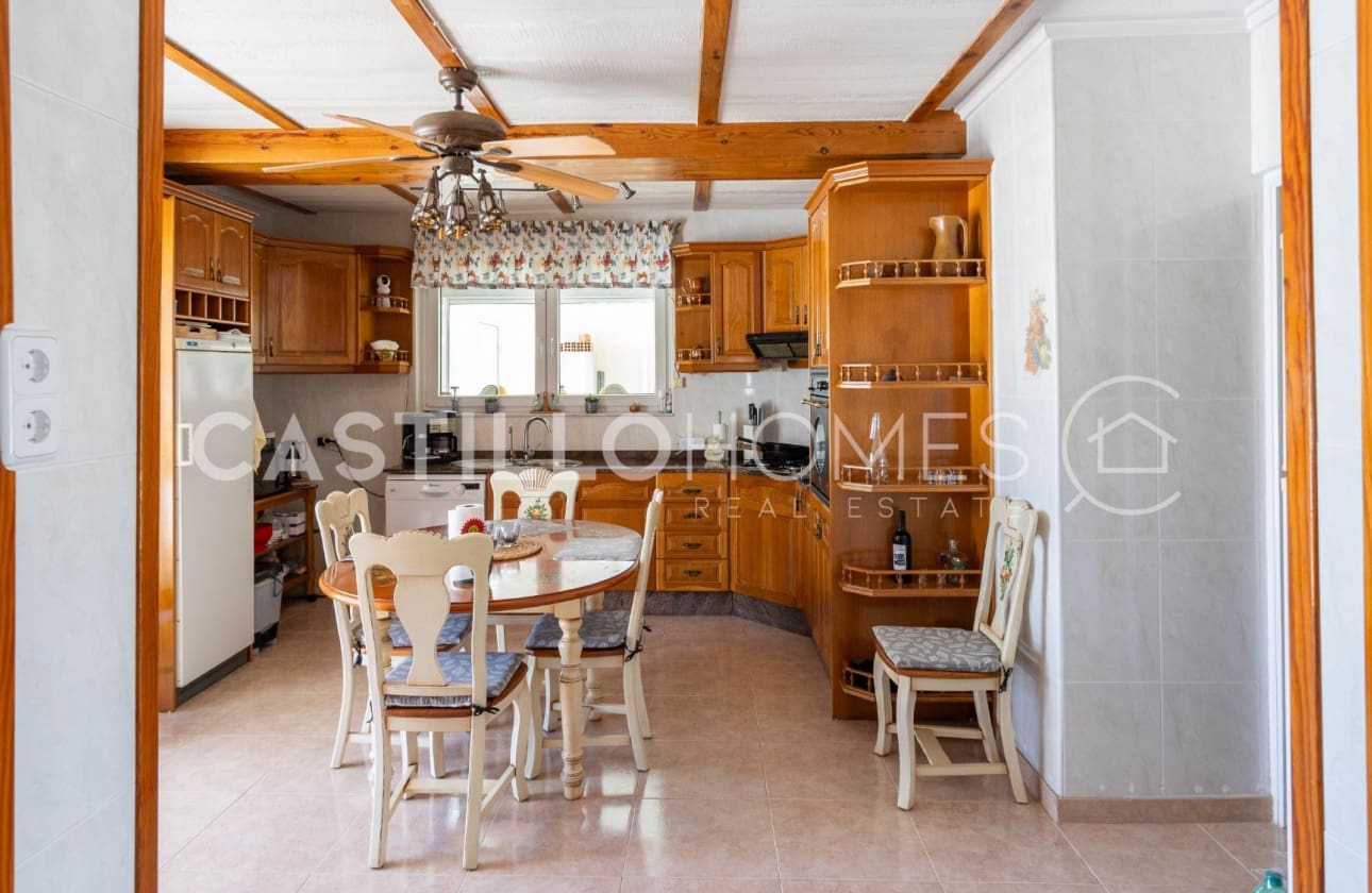 4 bedroom Villa for sale in Torrevieja with pool - € 545,000 (Ref: 9795116)