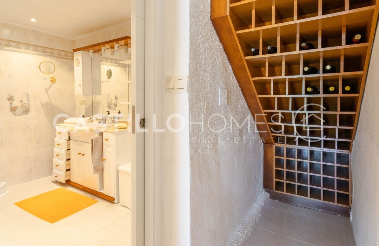 4 bedroom Villa for sale in Torrevieja with pool - € 545,000 (Ref: 9795116)