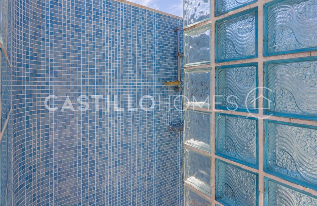 4 bedroom Villa for sale in Torrevieja with pool - € 545,000 (Ref: 9795116)