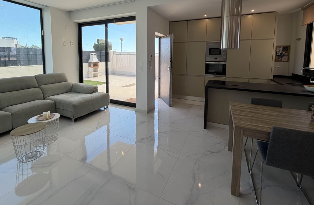 3 sypialnia Dom na sprzedaż w Ciudad Quesada z basenem - 399 900 € (Ref: 9795121)