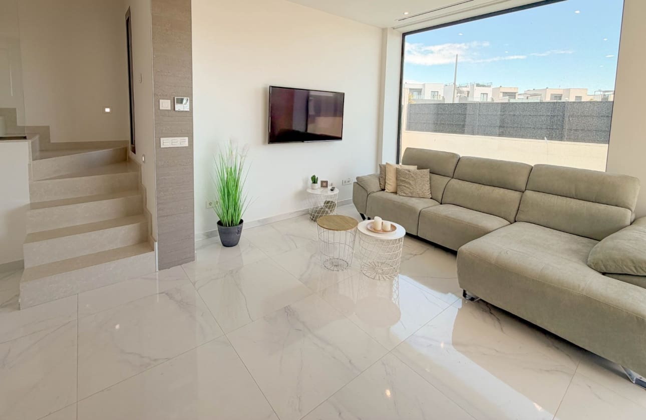 3 sypialnia Dom na sprzedaż w Ciudad Quesada z basenem - 399 900 € (Ref: 9795121)