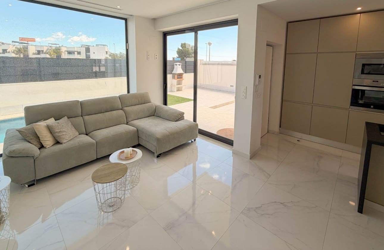 3 sypialnia Dom na sprzedaż w Ciudad Quesada z basenem - 399 900 € (Ref: 9795121)