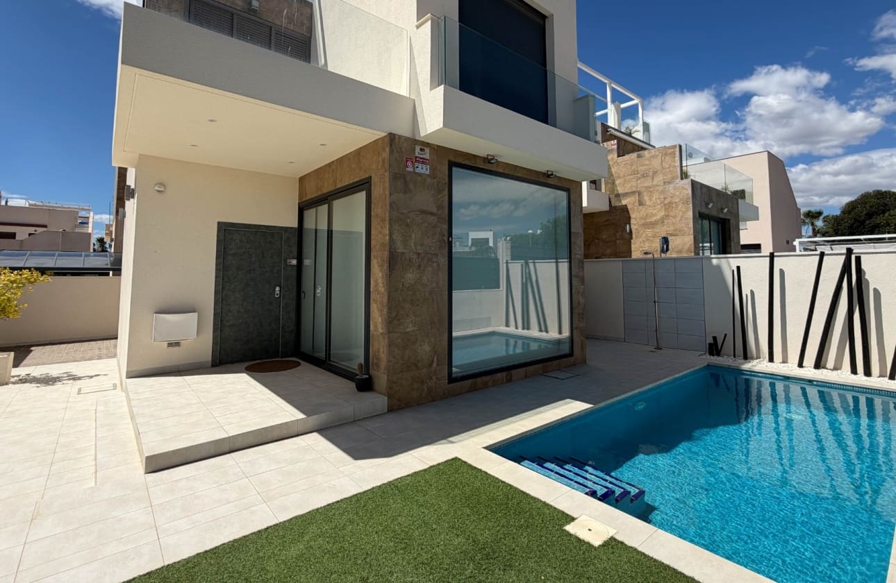 3 sypialnia Dom na sprzedaż w Ciudad Quesada z basenem - 399 900 € (Ref: 9795121)