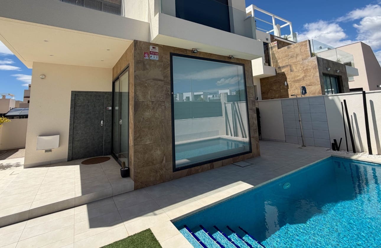 3 sypialnia Dom na sprzedaż w Ciudad Quesada z basenem - 399 900 € (Ref: 9795121)