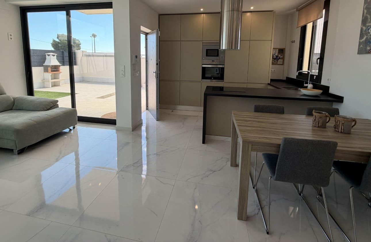 3 sypialnia Dom na sprzedaż w Ciudad Quesada z basenem - 399 900 € (Ref: 9795121)