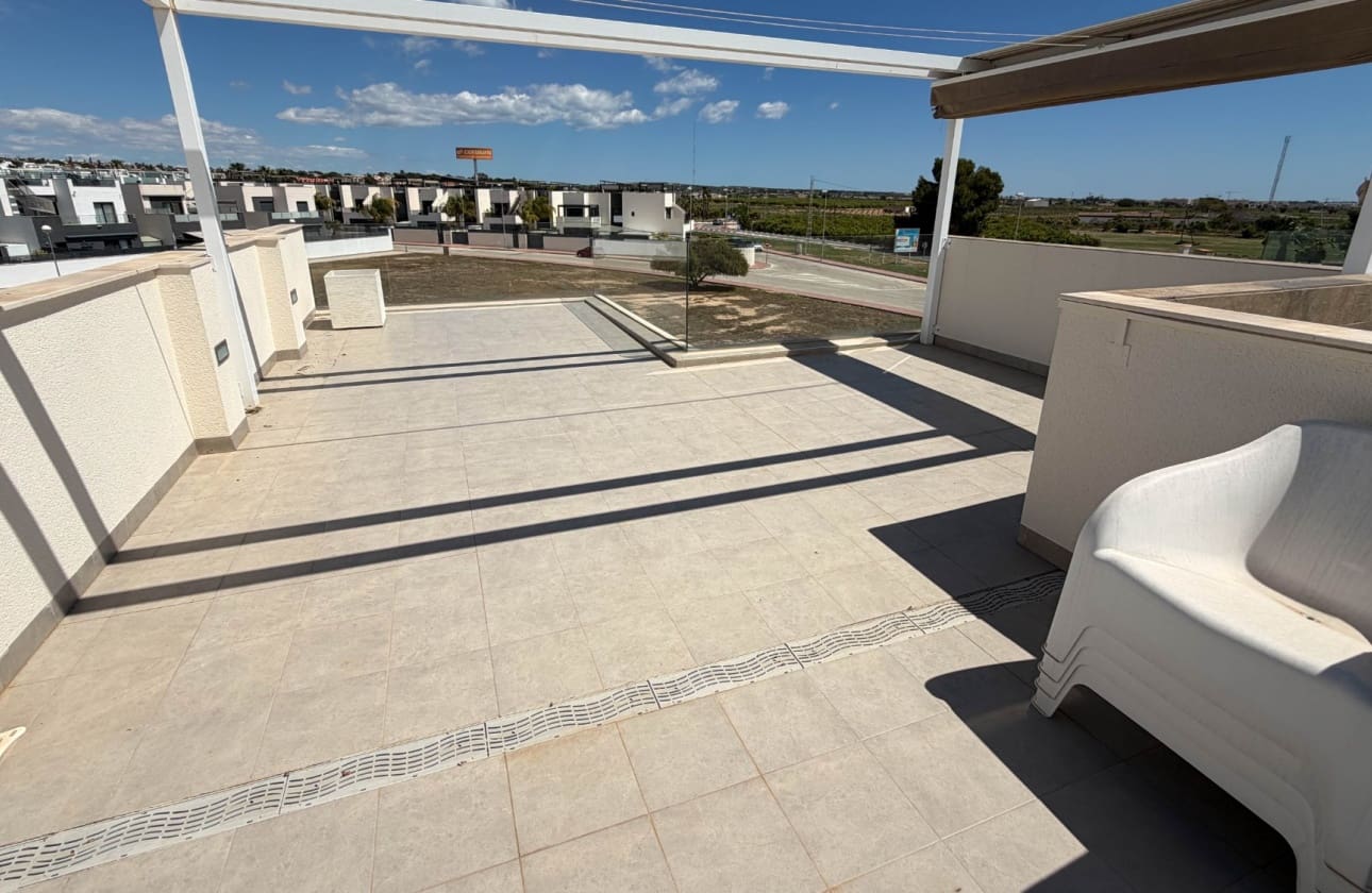 3 sypialnia Dom na sprzedaż w Ciudad Quesada z basenem - 399 900 € (Ref: 9795121)