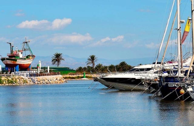 2 sypialnia Penthouse na sprzedaż w Puerto Deportivo, Guardamar del Segura z basenem - 445 000 € (Ref: 9795124)