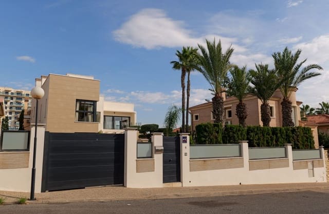 Chalet de 3 habitaciones en La Veleta, Torrevieja en venta - 1.630.000 € (Ref: 9795129)