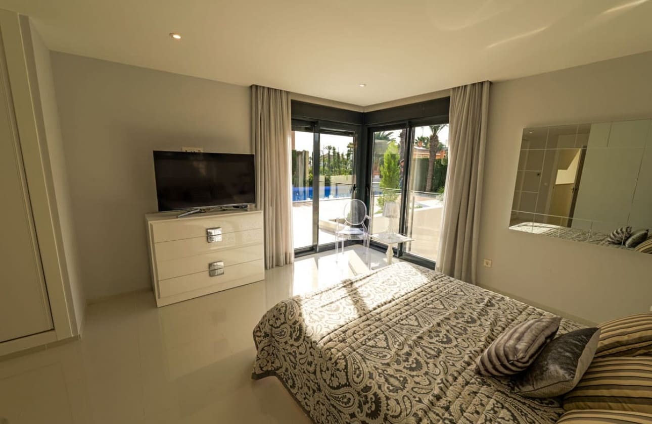 3 camera da letto Villa in vendita in Torrevieja - 1.630.000 € (Rif: 9795129)