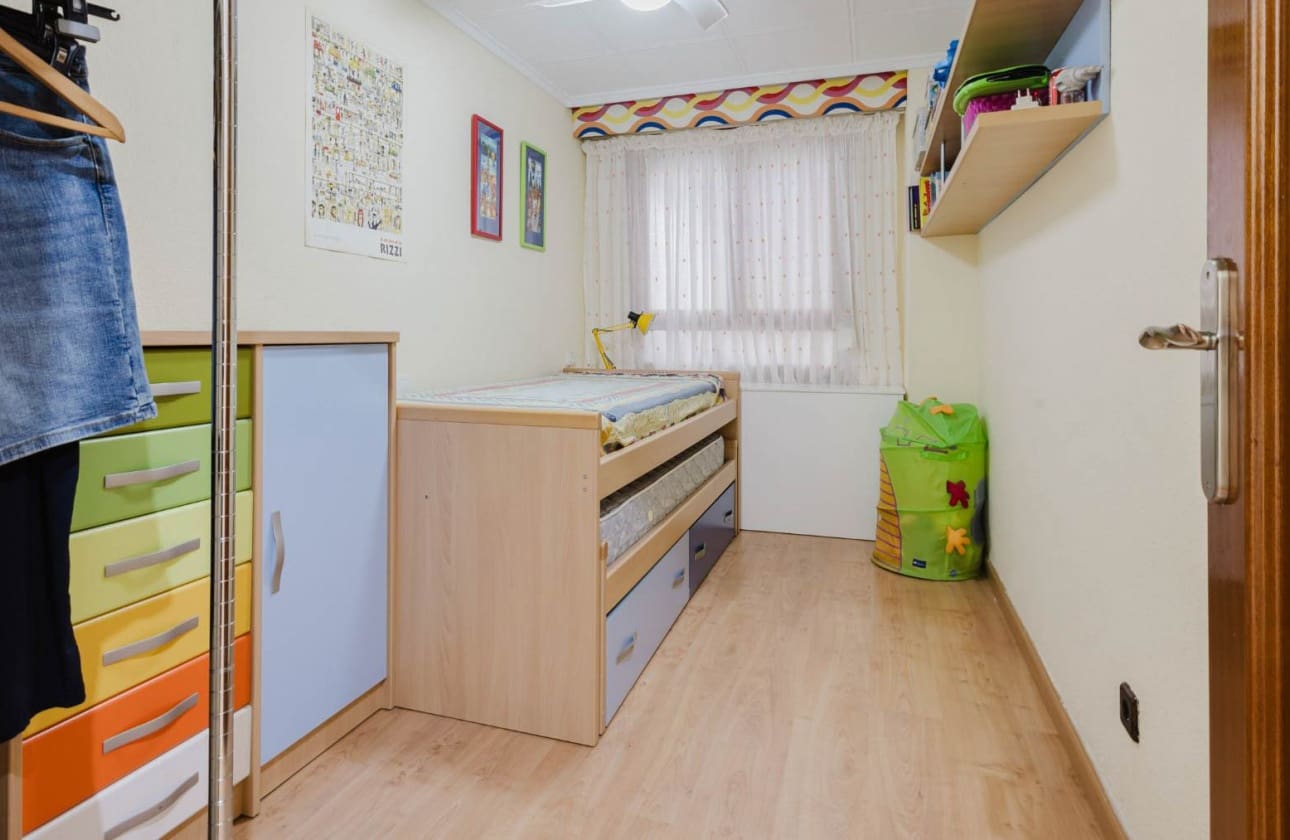 3 makuuhuone Ranta-asunto myytävänä paikassa Torrevieja mukana uima-altaan - 249 500 € (Ref: 9795138)