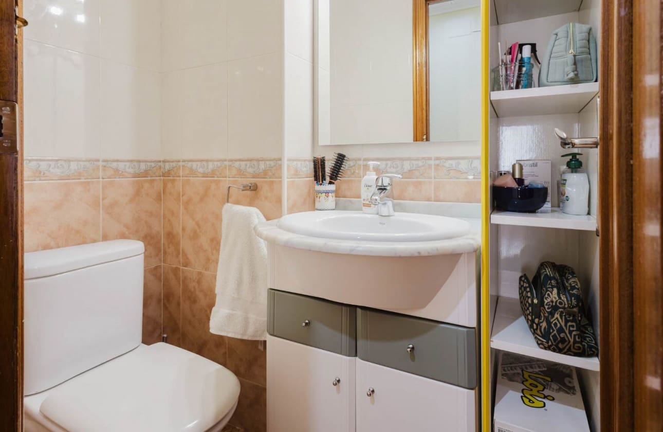 3 makuuhuone Ranta-asunto myytävänä paikassa Torrevieja mukana uima-altaan - 249 500 € (Ref: 9795138)