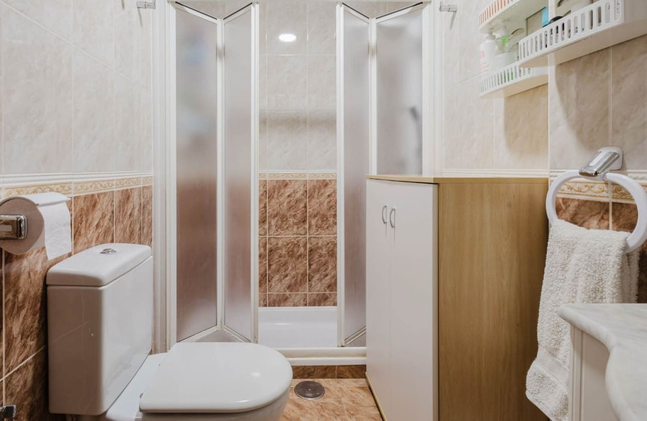 3 makuuhuone Ranta-asunto myytävänä paikassa Torrevieja mukana uima-altaan - 249 500 € (Ref: 9795138)