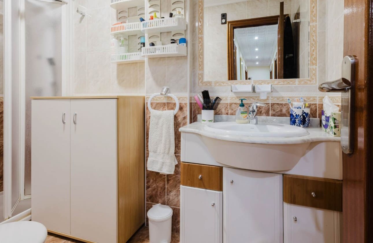 3 makuuhuone Ranta-asunto myytävänä paikassa Torrevieja mukana uima-altaan - 249 500 € (Ref: 9795138)