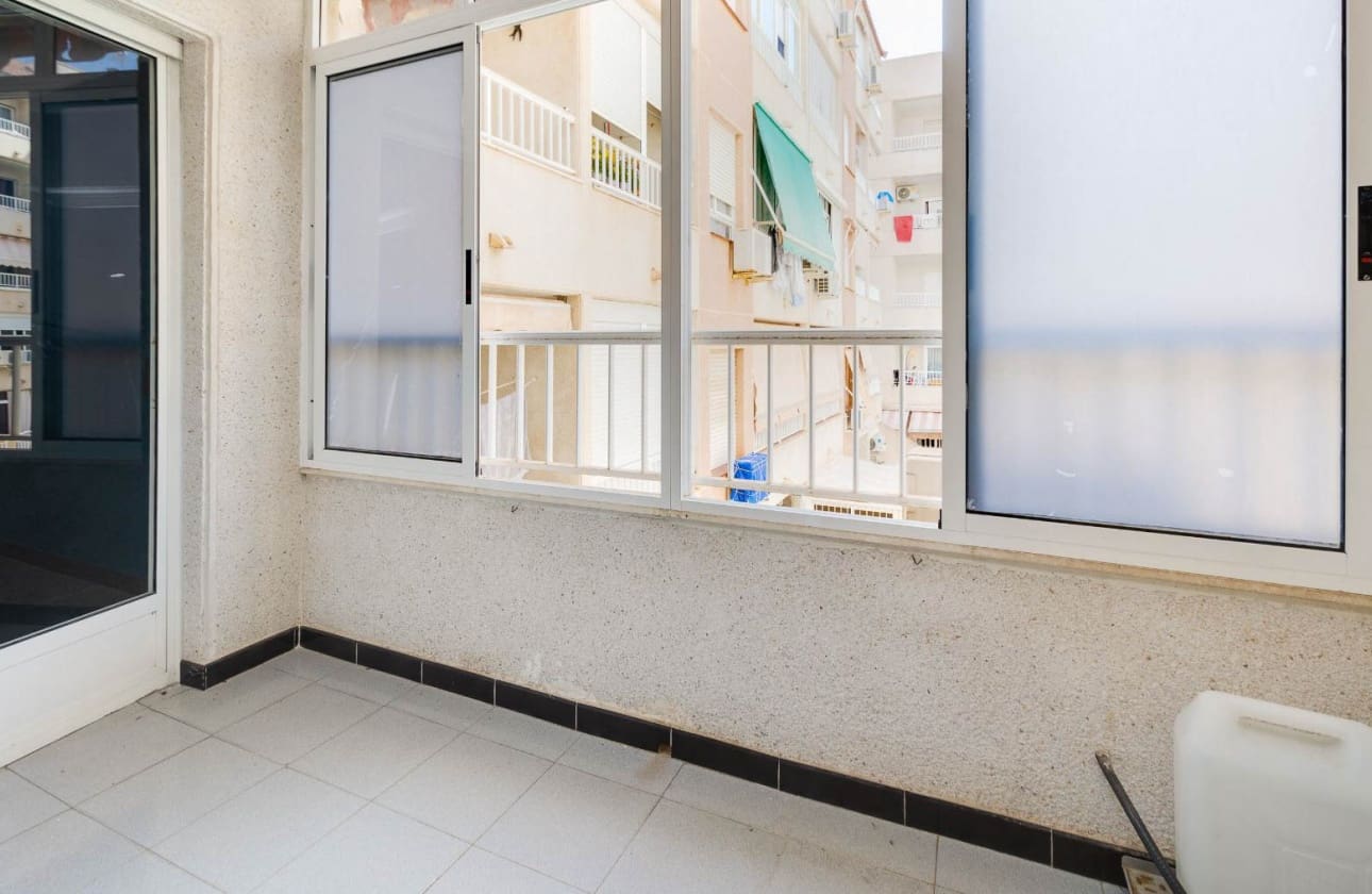 1 sypialnia Apartament na sprzedaż w Torrevieja - 99 990 € (Ref: 9795141)