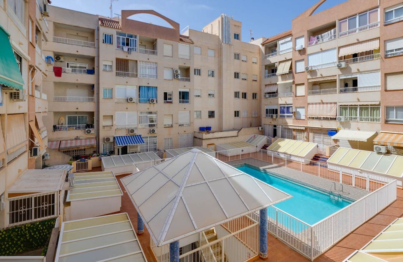 1 sypialnia Apartament na sprzedaż w Torrevieja - 99 990 € (Ref: 9795141)