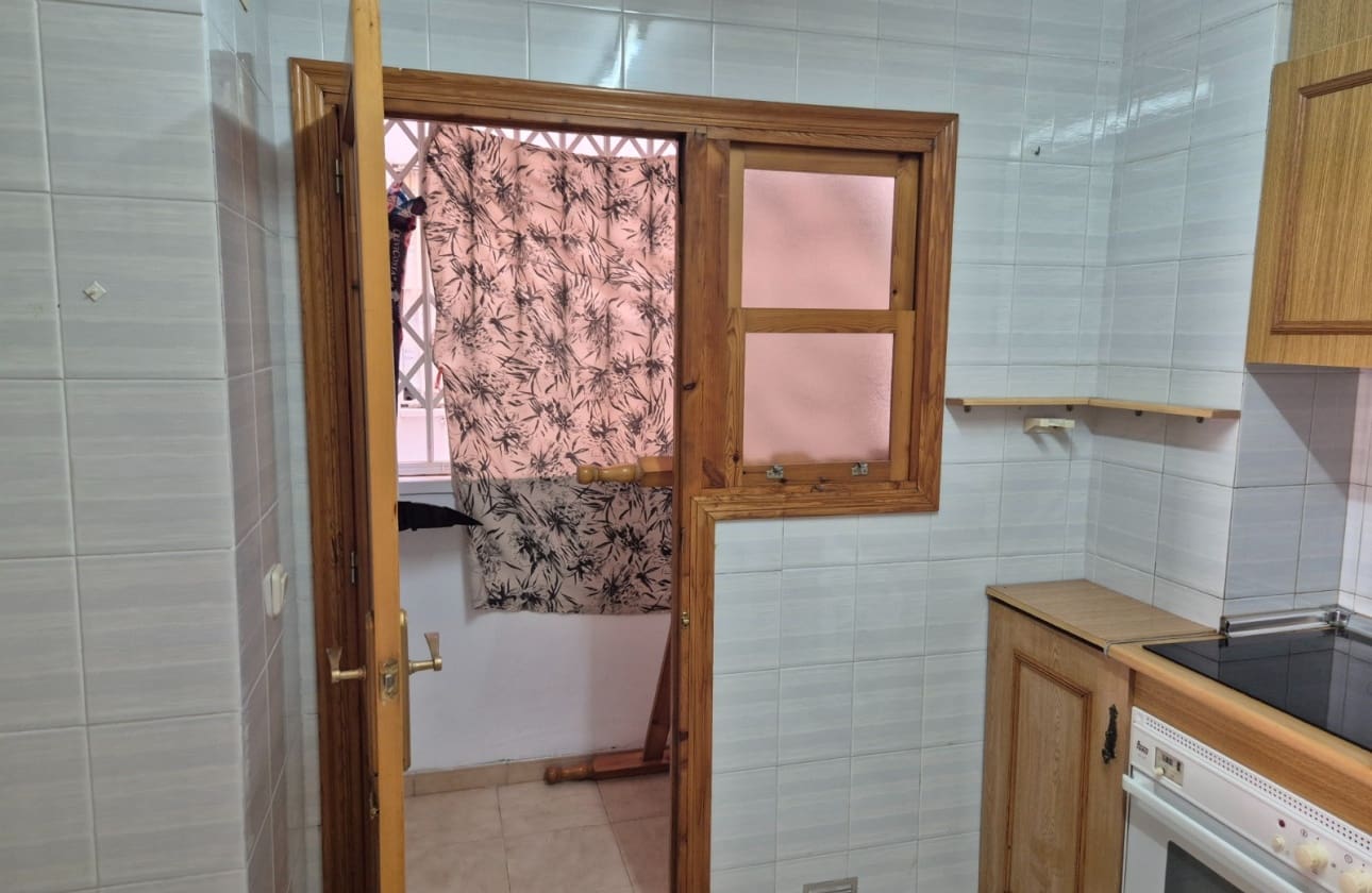 2 soveværelse Strandlejlighed til salg i Torrevieja med swimmingpool - € 139.900 (Ref: 9795144)