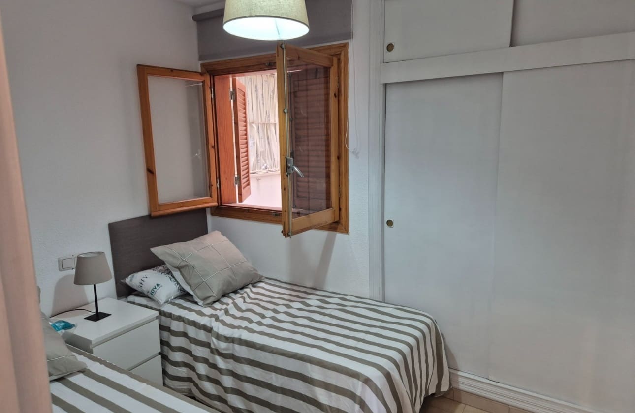 2 soveværelse Strandlejlighed til salg i Torrevieja med swimmingpool - € 139.900 (Ref: 9795144)