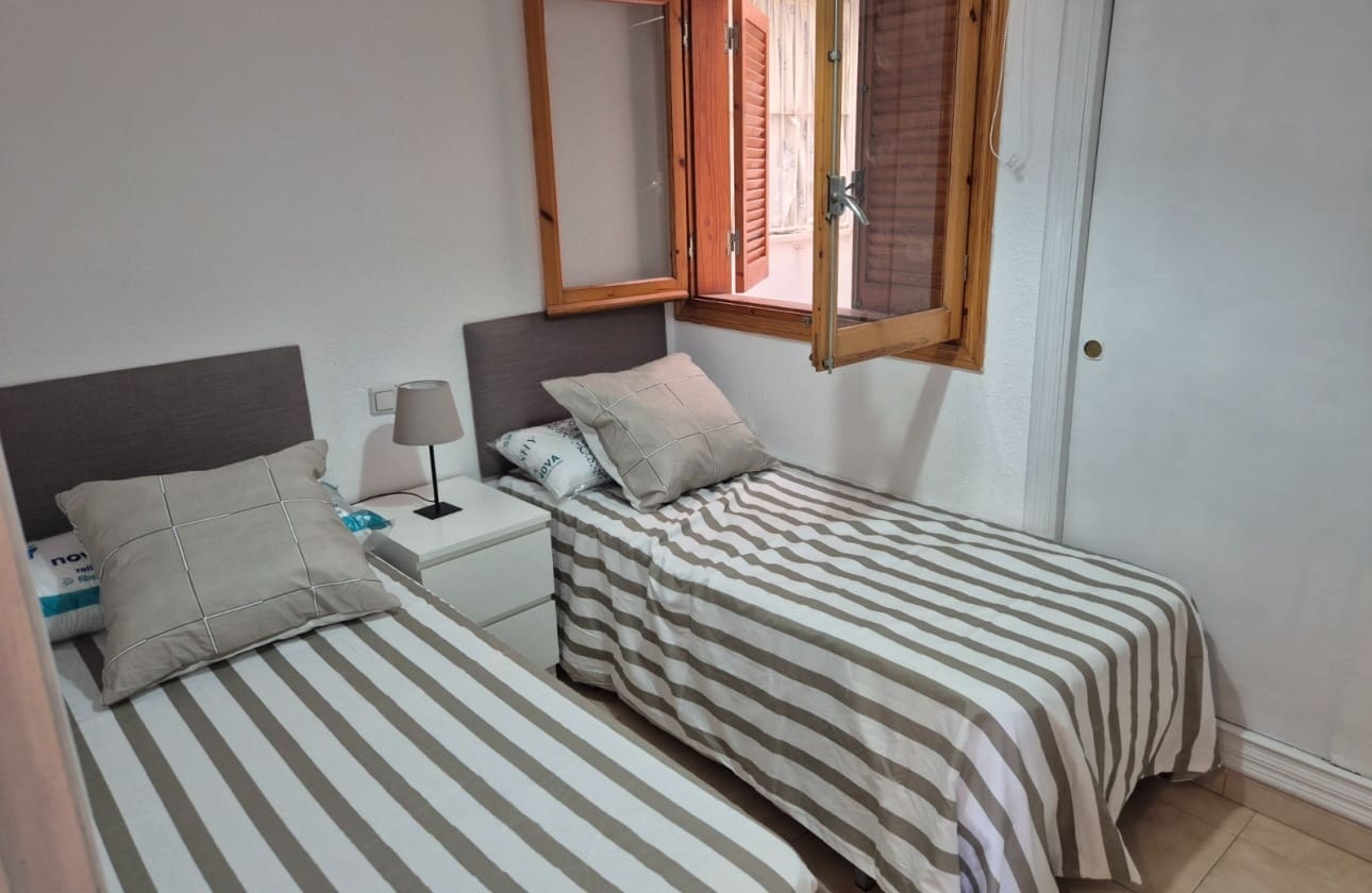 2 soveværelse Strandlejlighed til salg i Torrevieja med swimmingpool - € 139.900 (Ref: 9795144)
