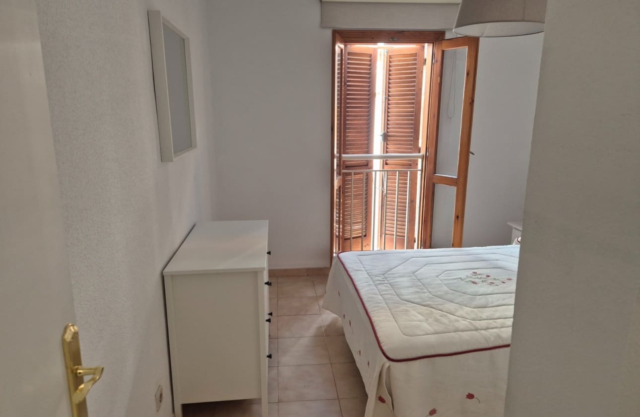 2 soveværelse Strandlejlighed til salg i Torrevieja med swimmingpool - € 139.900 (Ref: 9795144)