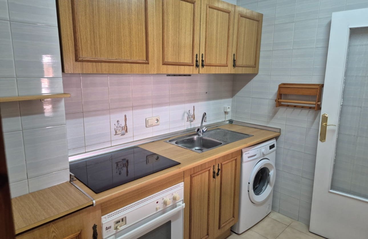 2 soveværelse Strandlejlighed til salg i Torrevieja med swimmingpool - € 139.900 (Ref: 9795144)