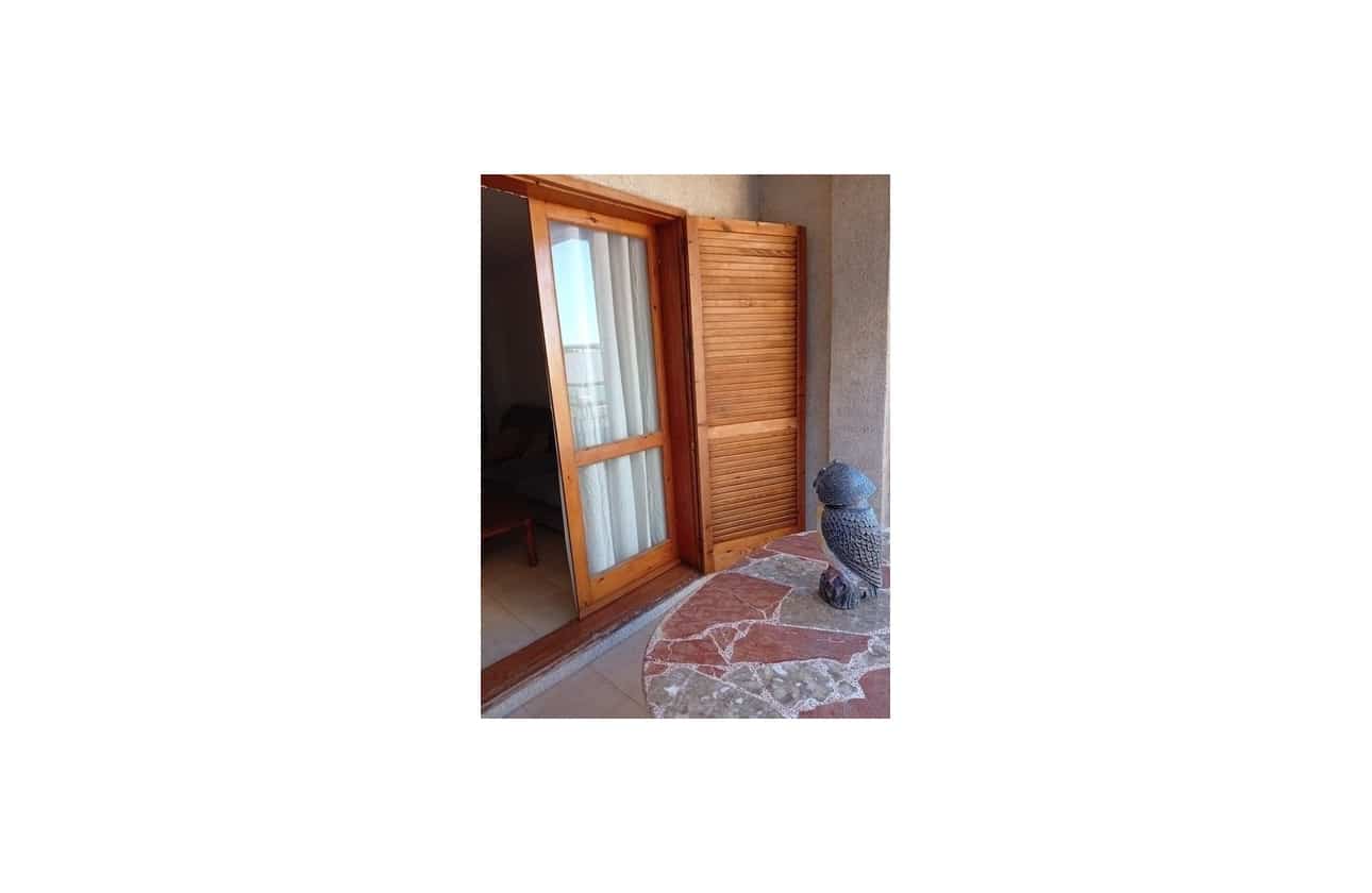 2 soveværelse Strandlejlighed til salg i Torrevieja med swimmingpool - € 139.900 (Ref: 9795144)