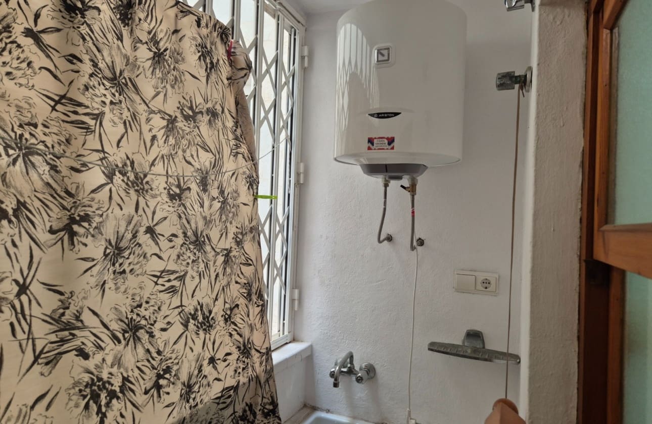 2 soveværelse Strandlejlighed til salg i Torrevieja med swimmingpool - € 139.900 (Ref: 9795144)