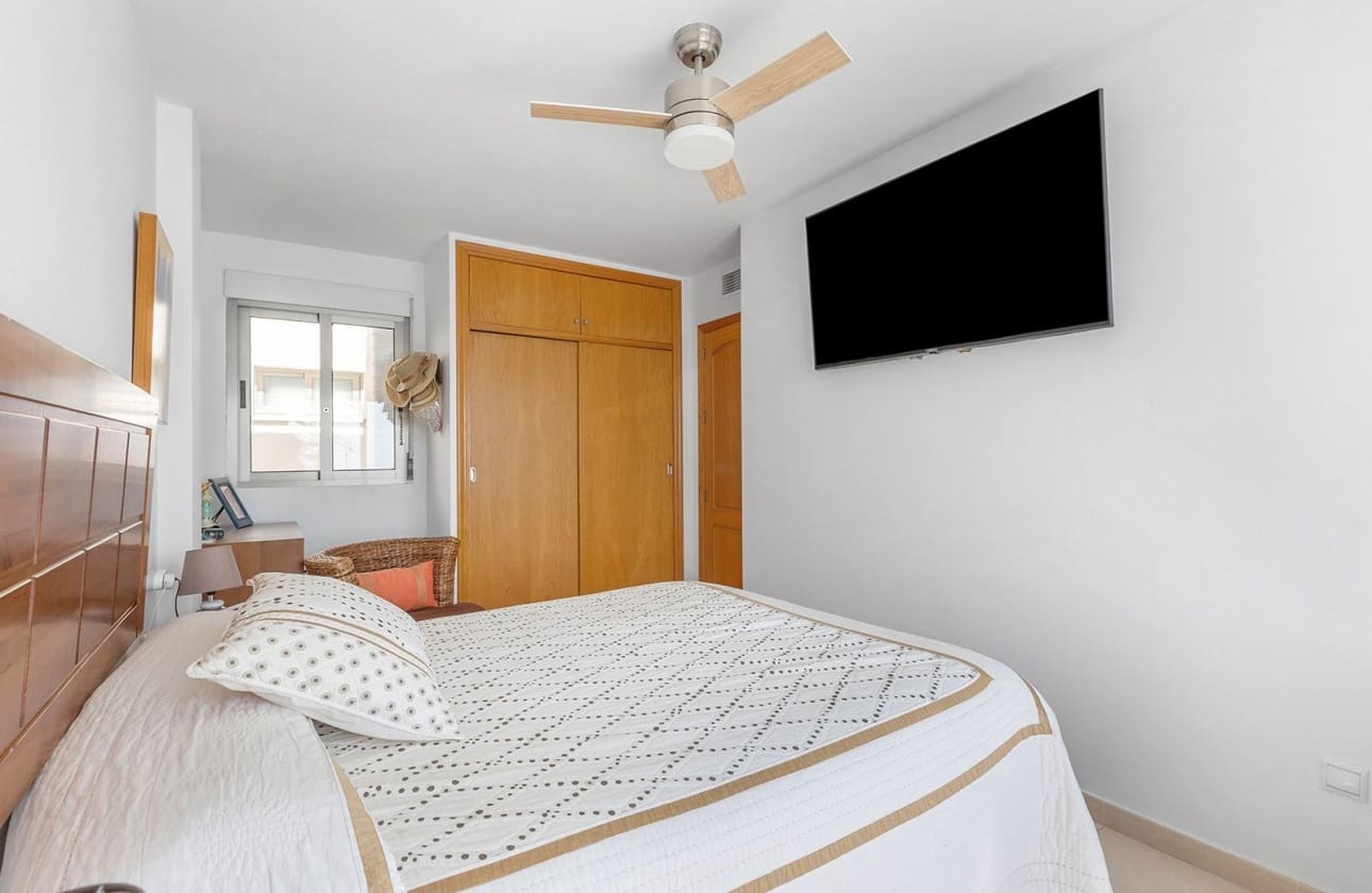 Ático de 2 habitaciones en Torrevieja en venta con piscina garaje - 449.000 € (Ref: 9803767)