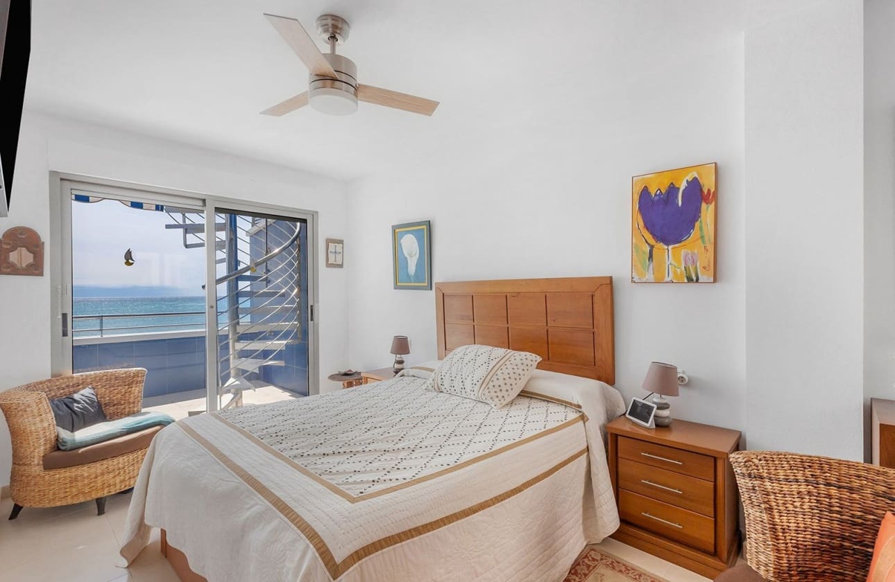 Ático de 2 habitaciones en Torrevieja en venta con piscina garaje - 449.000 € (Ref: 9803767)