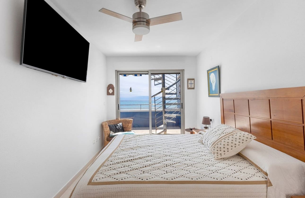 Ático de 2 habitaciones en Torrevieja en venta con piscina garaje - 449.000 € (Ref: 9803767)