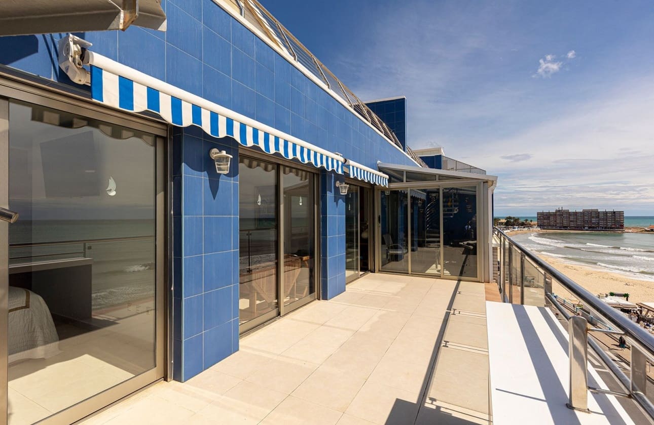 Ático de 2 habitaciones en Torrevieja en venta con piscina garaje - 449.000 € (Ref: 9803767)