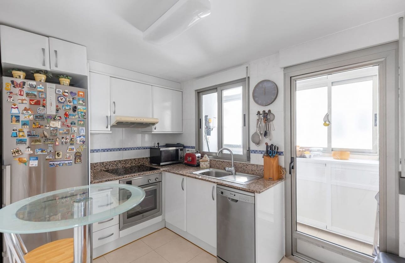 Ático de 2 habitaciones en Torrevieja en venta con piscina garaje - 449.000 € (Ref: 9803767)