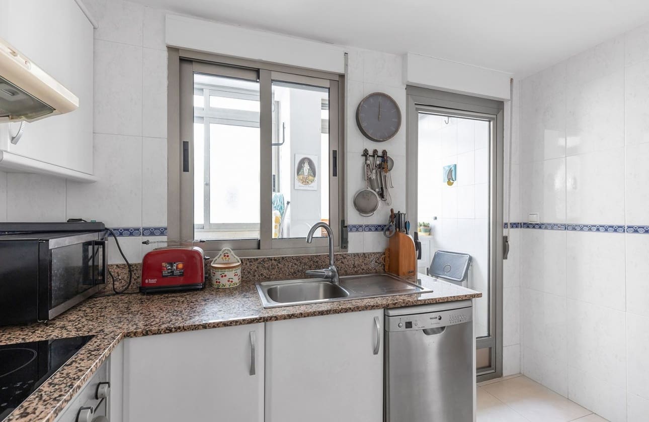 Ático de 2 habitaciones en Torrevieja en venta con piscina garaje - 449.000 € (Ref: 9803767)