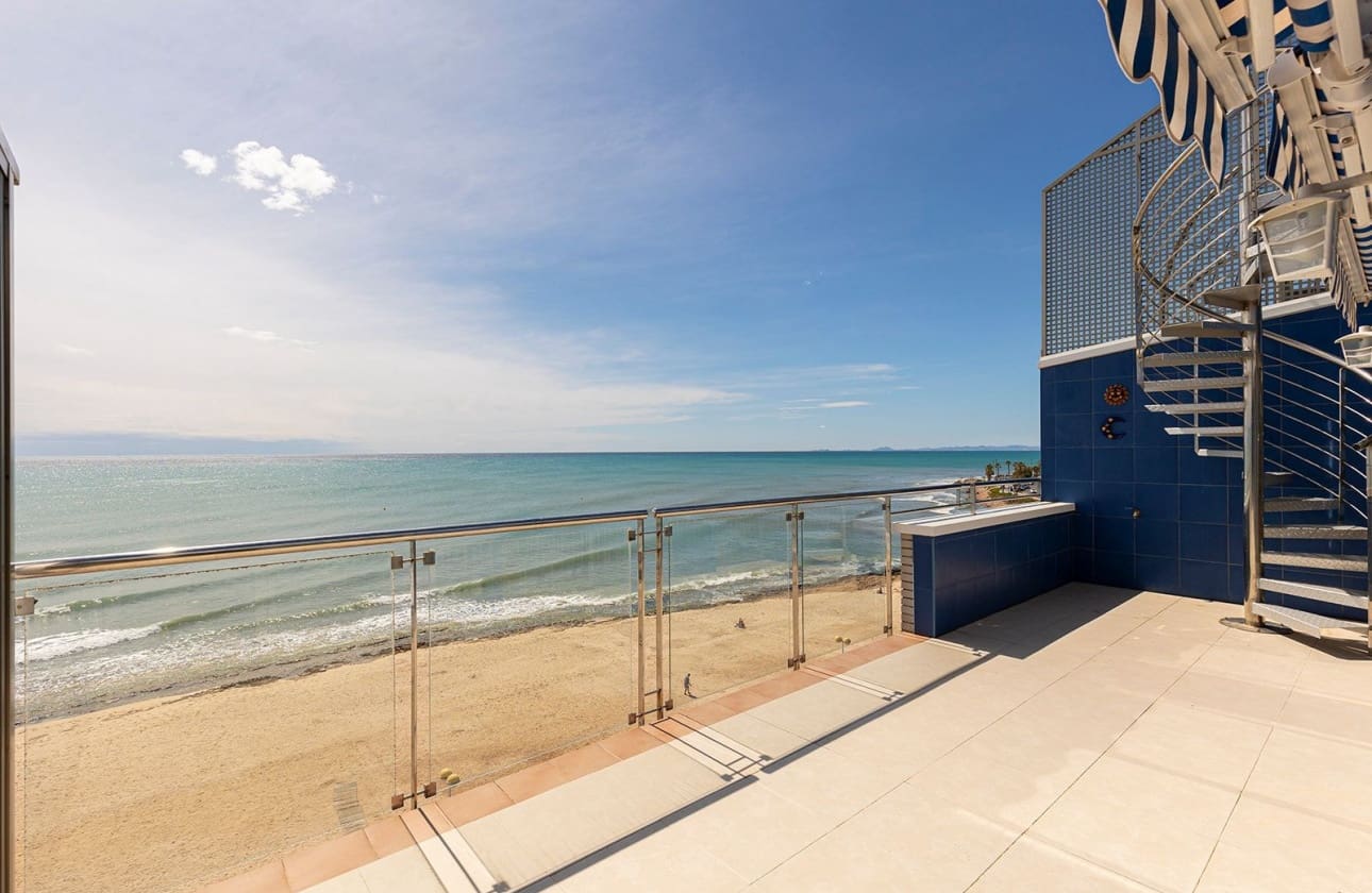 Ático de 2 habitaciones en Torrevieja en venta con piscina garaje - 449.000 € (Ref: 9803767)