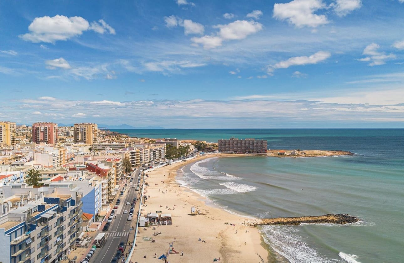 Ático de 2 habitaciones en Torrevieja en venta con piscina garaje - 449.000 € (Ref: 9803767)