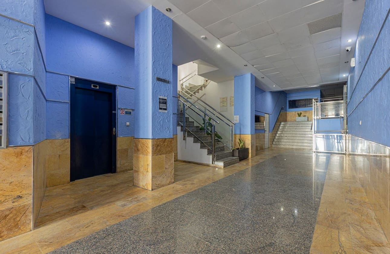 Ático de 2 habitaciones en Torrevieja en venta con piscina garaje - 449.000 € (Ref: 9803767)