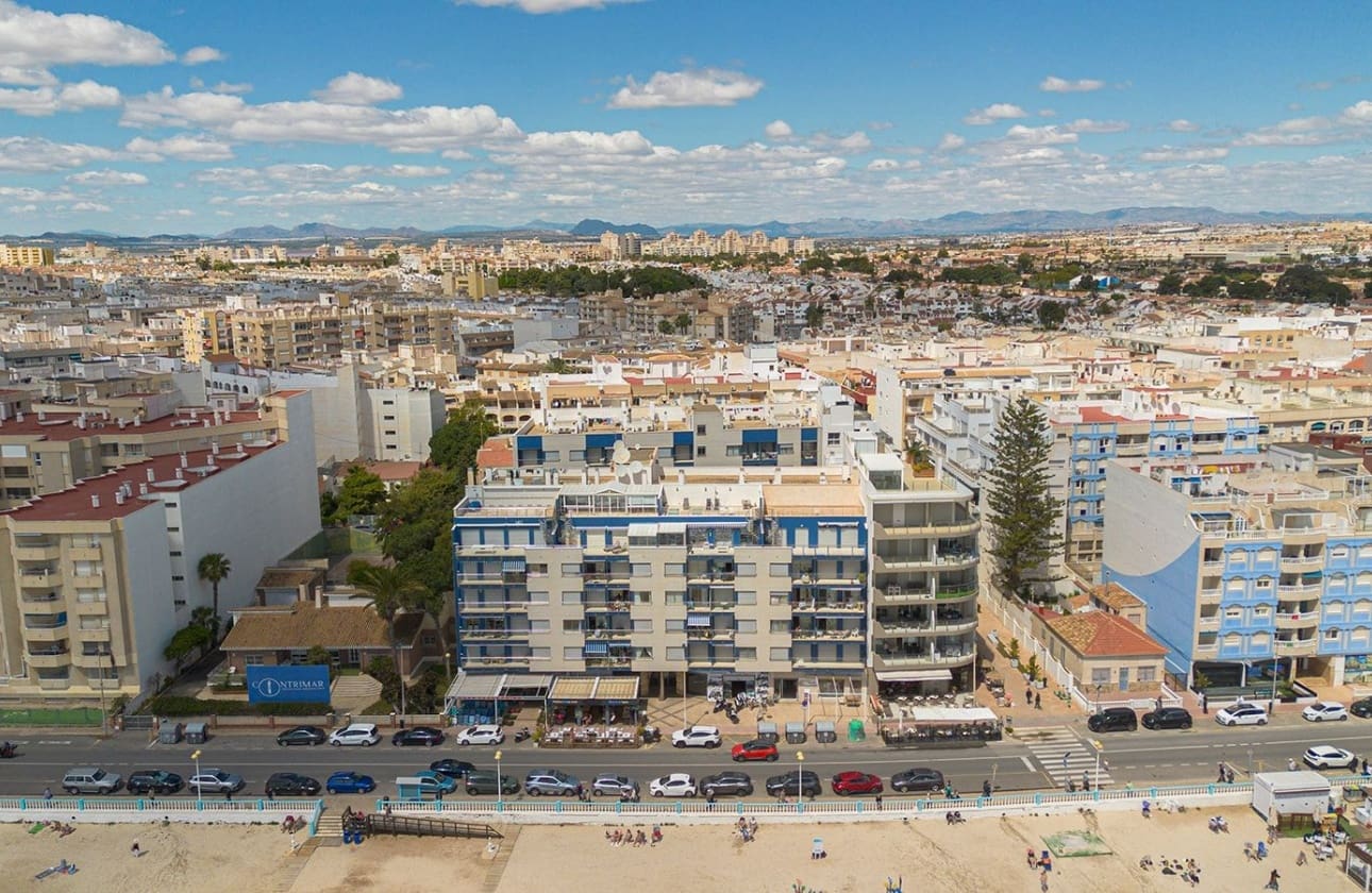 Ático de 2 habitaciones en Torrevieja en venta con piscina garaje - 449.000 € (Ref: 9803767)