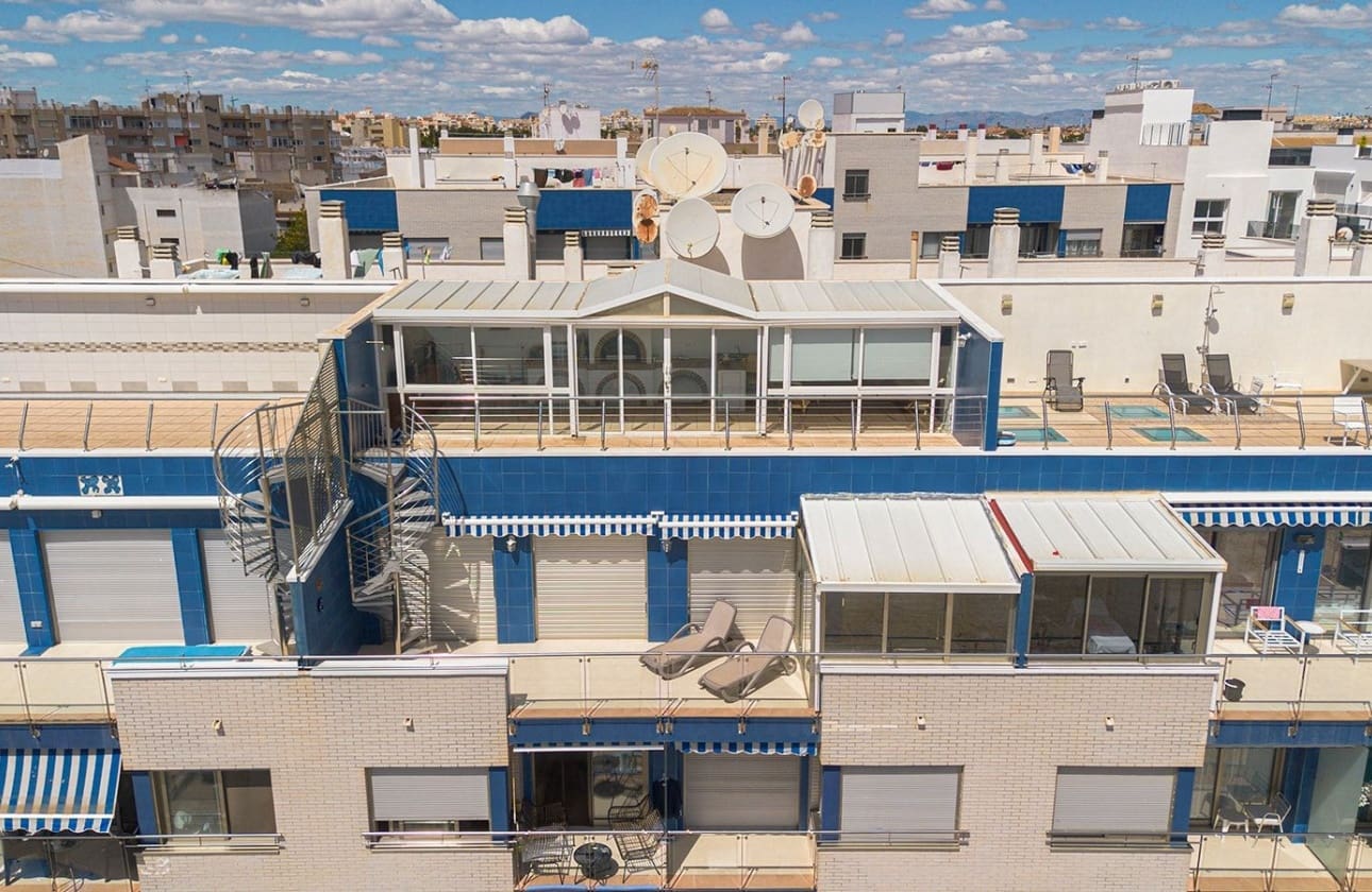 Ático de 2 habitaciones en Torrevieja en venta con piscina garaje - 449.000 € (Ref: 9803767)