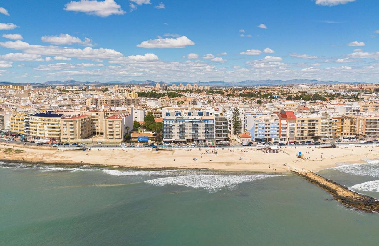 Ático de 2 habitaciones en Torrevieja en venta con piscina garaje - 449.000 € (Ref: 9803767)