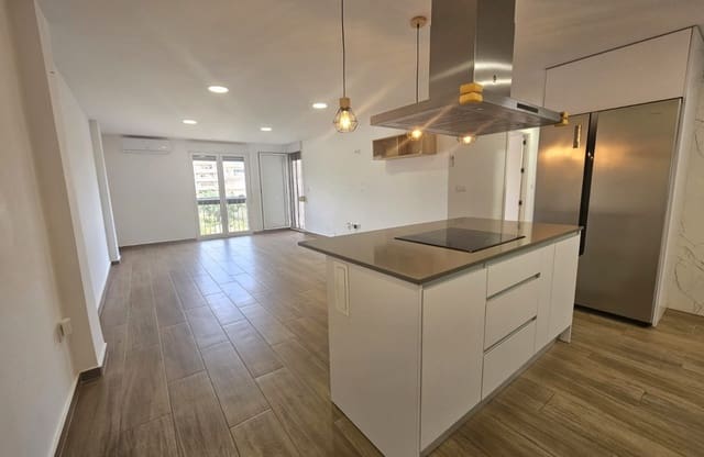 3 makuuhuone Ranta-asunto myytävänä paikassa Zona Pueblo, Guardamar del Segura mukana 
autotalli - 220 000 € (Ref: 9808603)