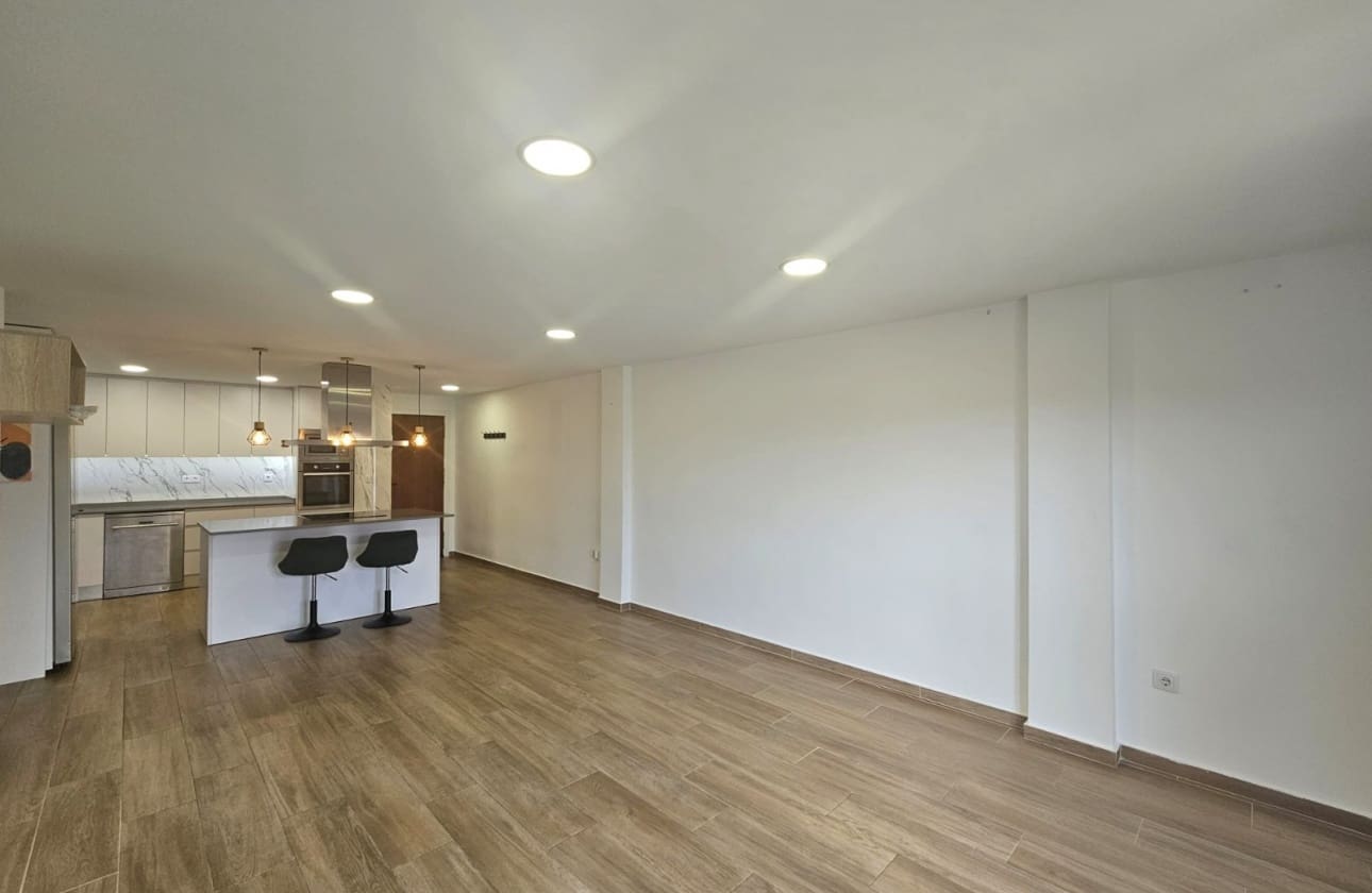 3 makuuhuone Ranta-asunto myytävänä paikassa Guardamar del Segura mukana 
autotalli - 220 000 € (Ref: 9808603)