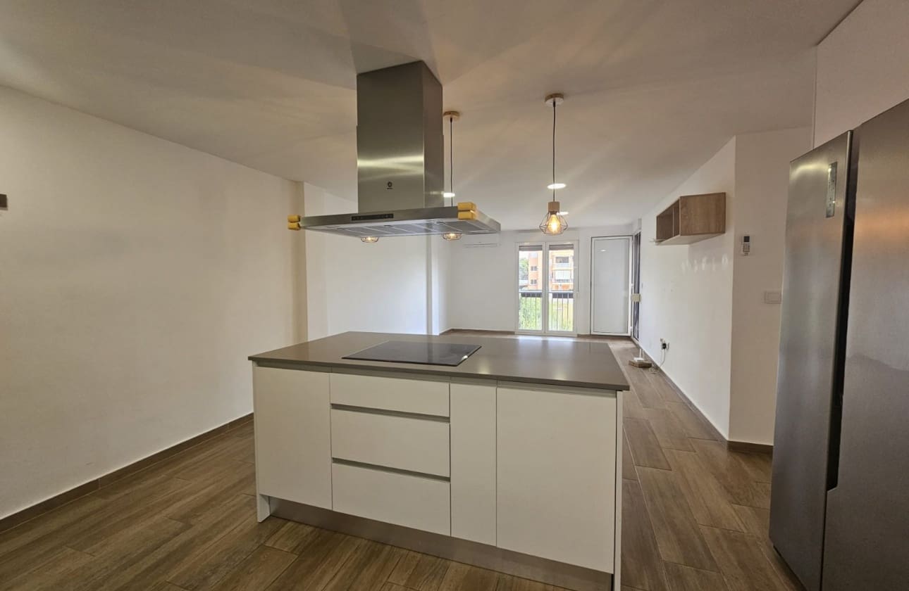 3 makuuhuone Ranta-asunto myytävänä paikassa Guardamar del Segura mukana 
autotalli - 220 000 € (Ref: 9808603)