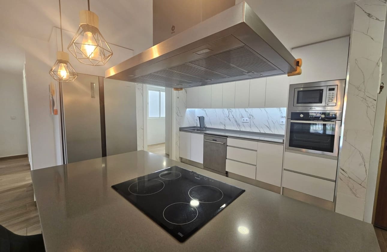 3 makuuhuone Ranta-asunto myytävänä paikassa Guardamar del Segura mukana 
autotalli - 220 000 € (Ref: 9808603)