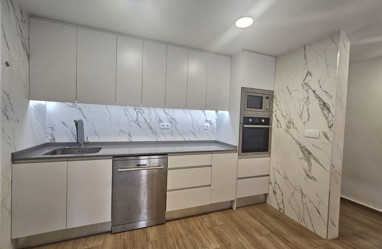 3 makuuhuone Ranta-asunto myytävänä paikassa Guardamar del Segura mukana 
autotalli - 220 000 € (Ref: 9808603)