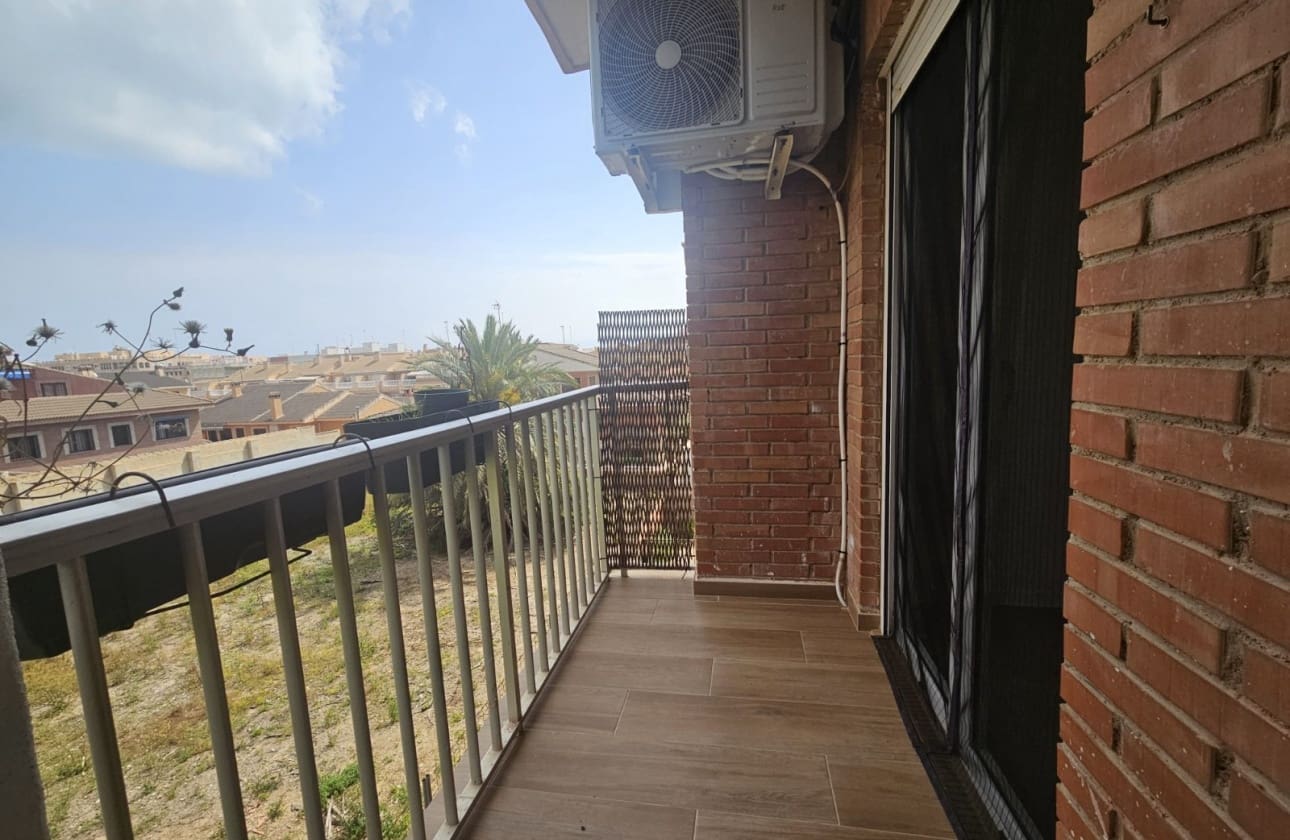 3 makuuhuone Ranta-asunto myytävänä paikassa Guardamar del Segura mukana 
autotalli - 220 000 € (Ref: 9808603)