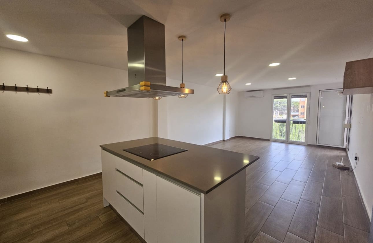 3 makuuhuone Ranta-asunto myytävänä paikassa Guardamar del Segura mukana 
autotalli - 220 000 € (Ref: 9808603)