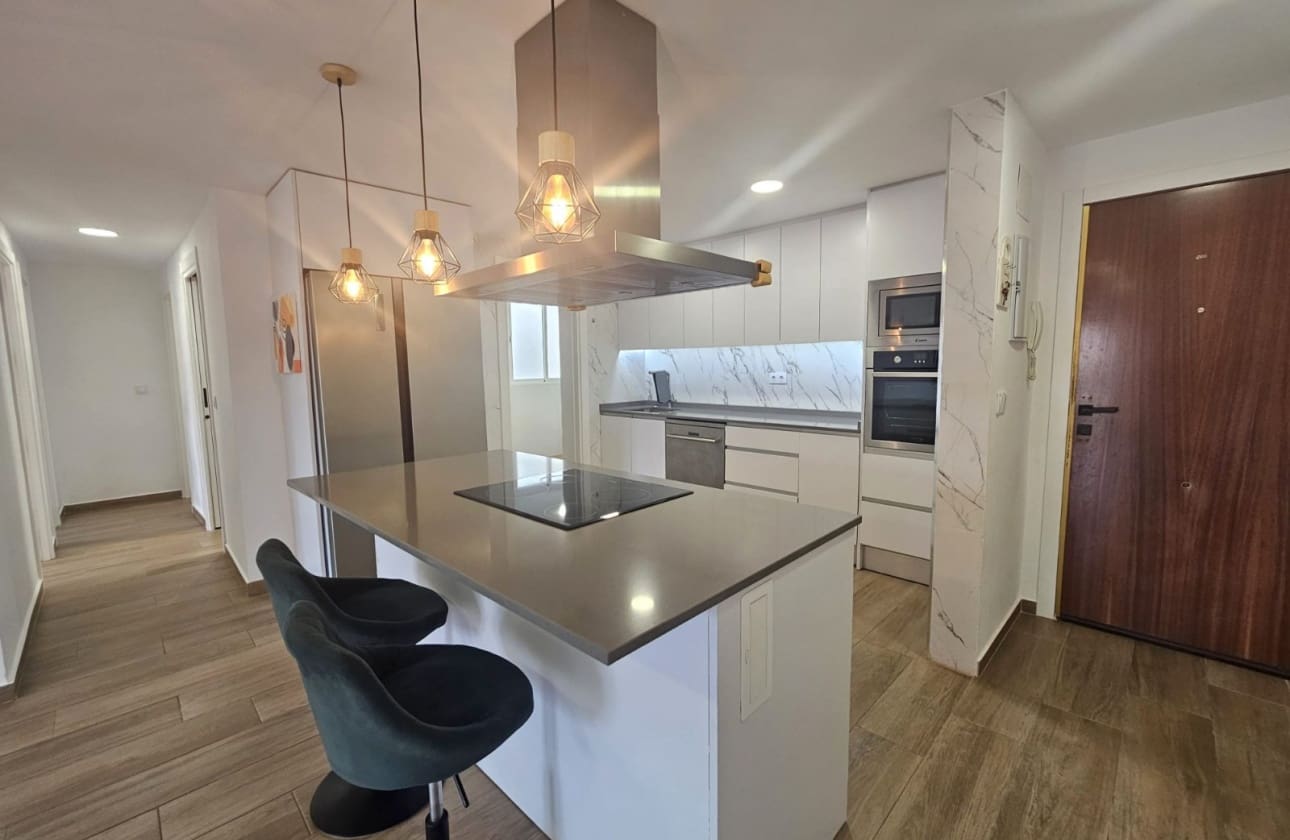 3 makuuhuone Ranta-asunto myytävänä paikassa Guardamar del Segura mukana 
autotalli - 220 000 € (Ref: 9808603)