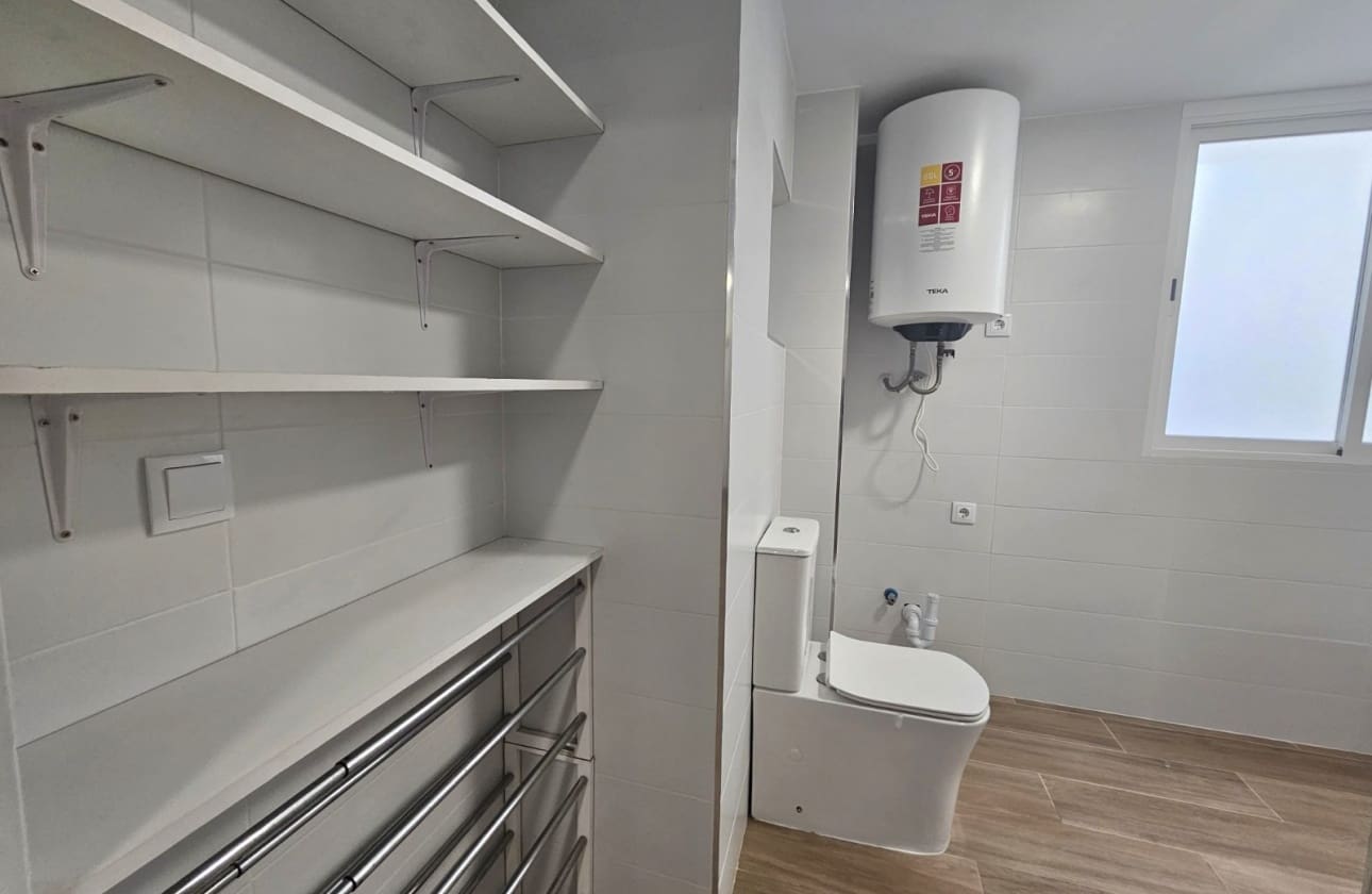 3 makuuhuone Ranta-asunto myytävänä paikassa Guardamar del Segura mukana 
autotalli - 220 000 € (Ref: 9808603)