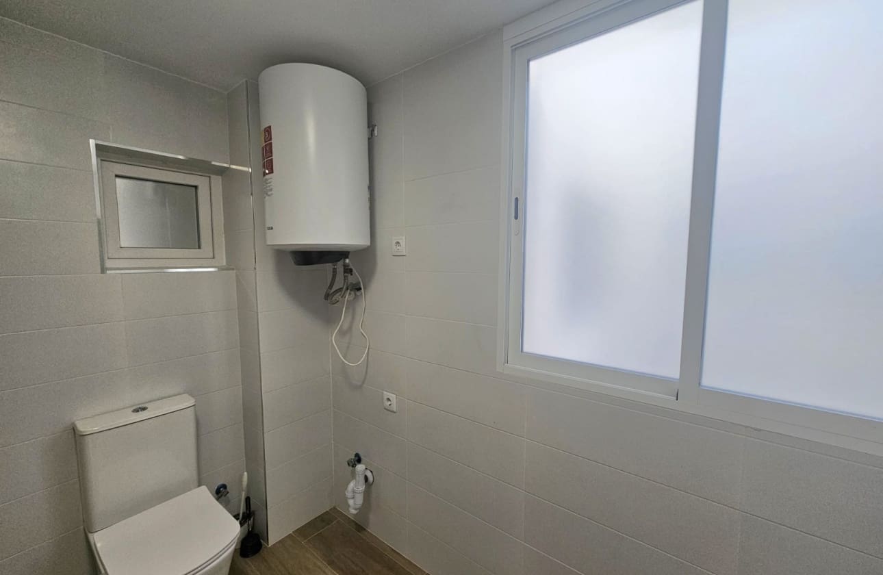 3 makuuhuone Ranta-asunto myytävänä paikassa Guardamar del Segura mukana 
autotalli - 220 000 € (Ref: 9808603)